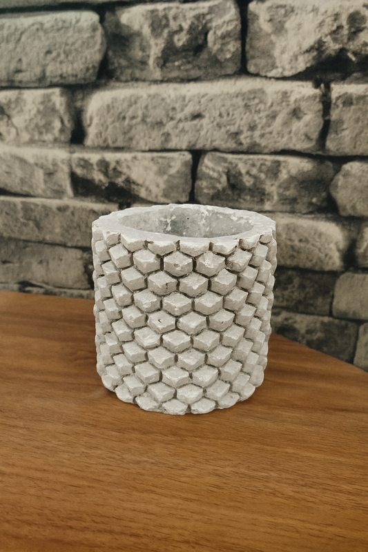 Doku Desenli Beton Saksı